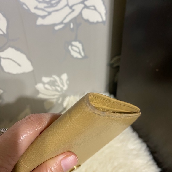 Beige Chanel long wallet with card slots and lots of pockets - Picture 5 of 15